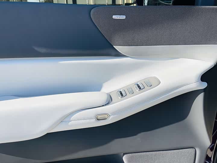 XPeng X9 2025 2025款 纯电 650长续航 Max