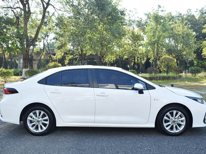 Toyota Corolla 2024 2024款 1.8L 智能电混双擎 精英版