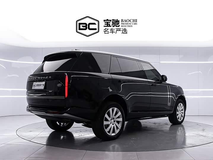 Land Rover Range Rover 2025 2025款 3.0 L6 400PS 盛世加长版