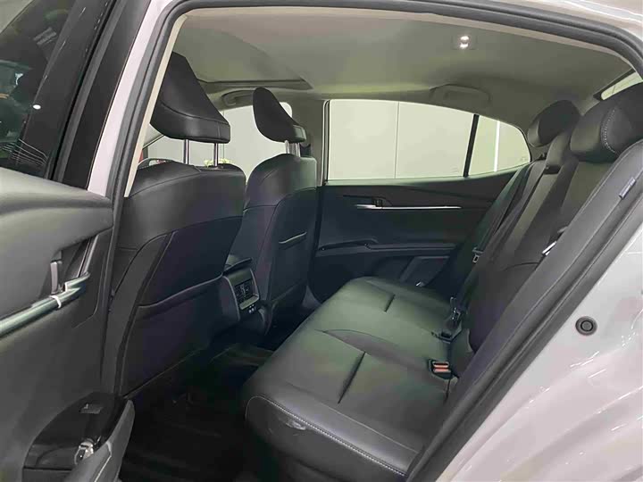 Toyota Camry 2026 2026款 双擎 2.0HE 精英版