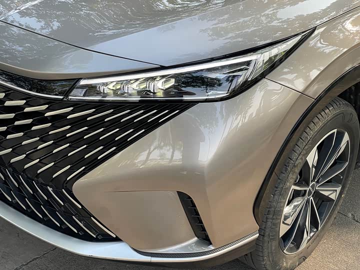 Roewe RX5 2023 2023款 1.5T 尊荣滑屏版