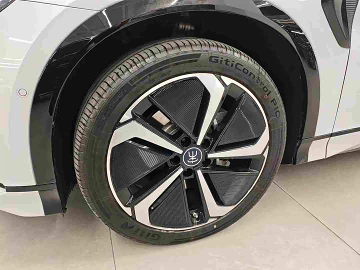 BYD Song L 2025 2025款 智驾版 662km 激光雷达卓越型