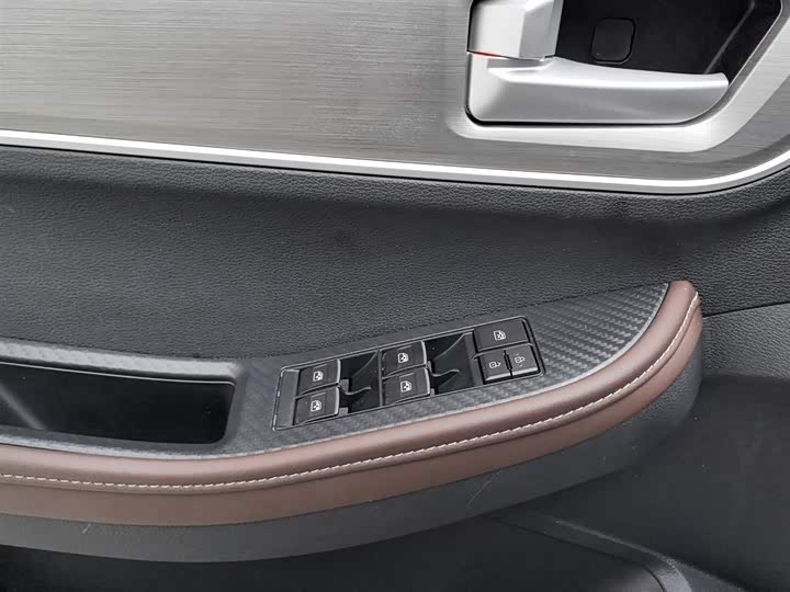 Dongfeng Forthing T5 2024 2024款 盛世款 1.6L 手动寻梦版 五座