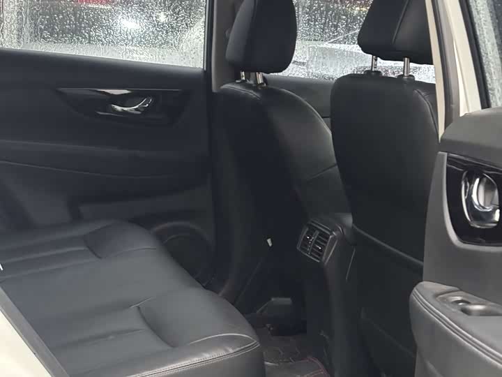 Nissan X-Trail 2025 2025款 荣誉 2.0L 两驱领先版