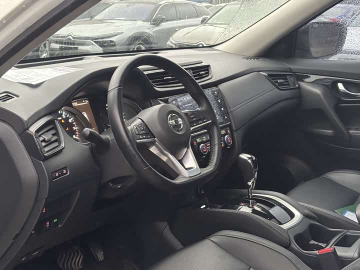 Nissan X-Trail 2025 2025款 荣誉 2.0L 两驱领先版