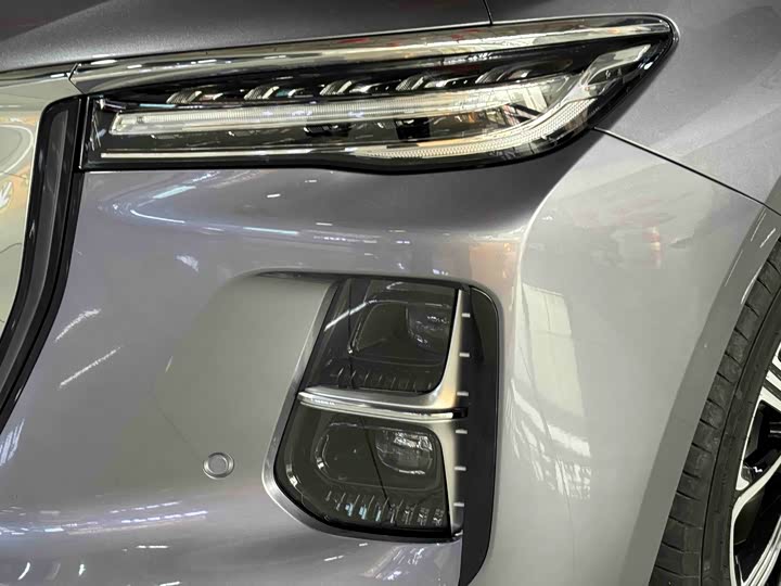 2025 Hongqi H5 Hybrid