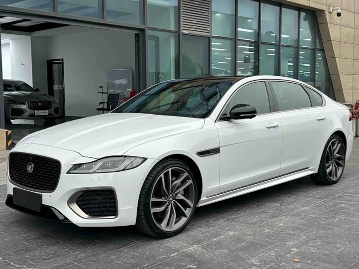 Jaguar XF L 2024 2024款 2.0T P300 四驱旗舰运动鎏金版