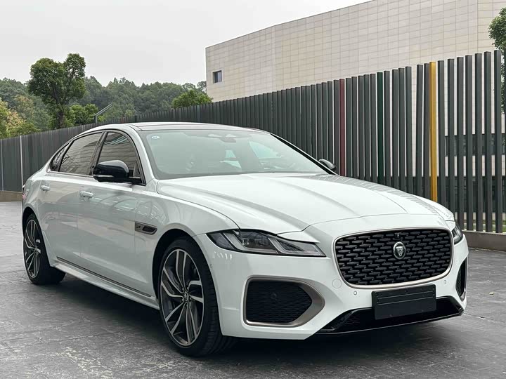 Jaguar XF L 2024 2024款 2.0T P300 四驱旗舰运动鎏金版