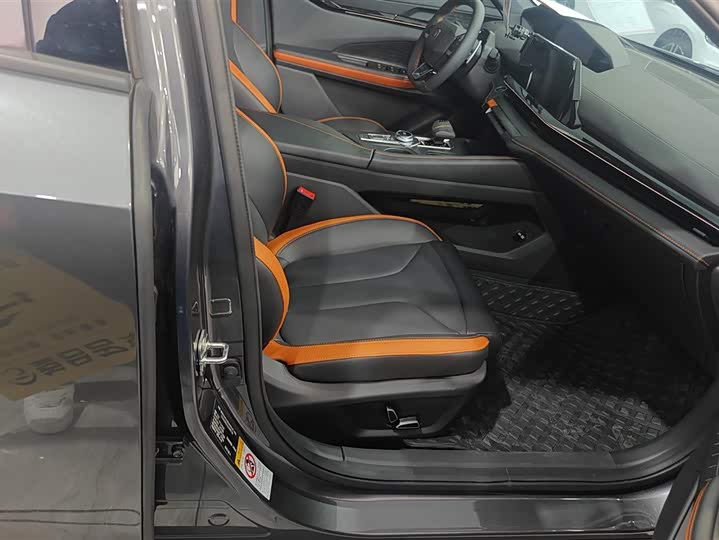 Changan UNI-V 2024 2024款 1.5T 尊贵型