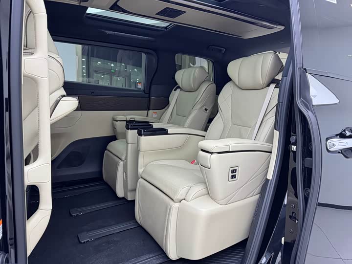 Toyota Vellfire 2024 2024款 皇冠 双擎 2.5L 至尊版