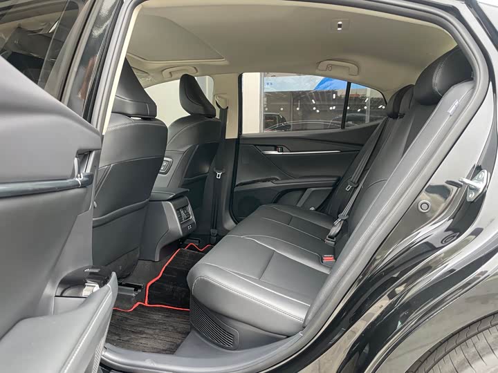 Toyota Camry 2026 2026款 双擎 2.0HSE 运动Lite版