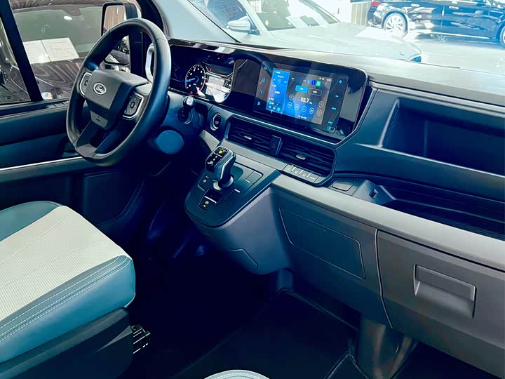 Ford Transit 2024 2024款 2.0T 汽油自动中轴中顶商旅型Bus豪华版7/8/9座
