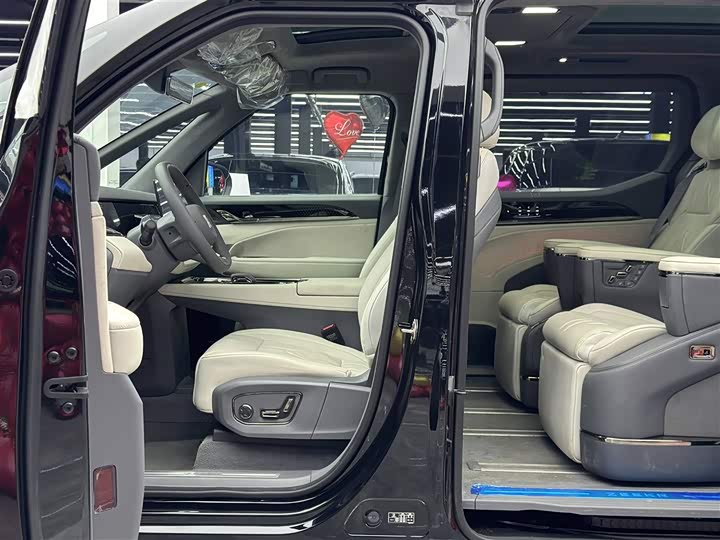 Zeekr 009 2024 2024款 七座过道版 108kWh