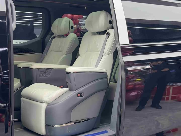 Zeekr 009 2024 2024款 七座过道版 108kWh