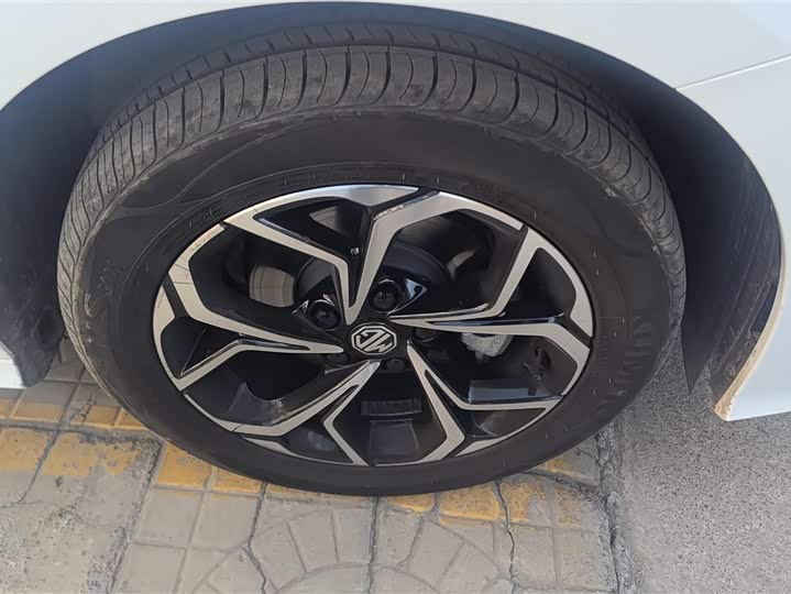 MG Motor 5 2023 2023款 180DVVT 手动风尚版