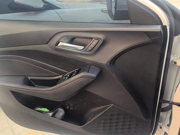 MG Motor 5 2023 2023款 180DVVT 手动风尚版