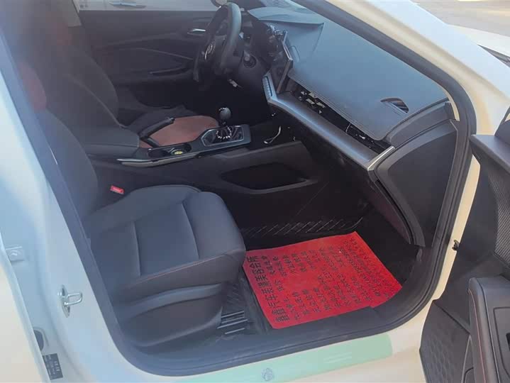 MG Motor 5 2023 2023款 180DVVT 手动风尚版