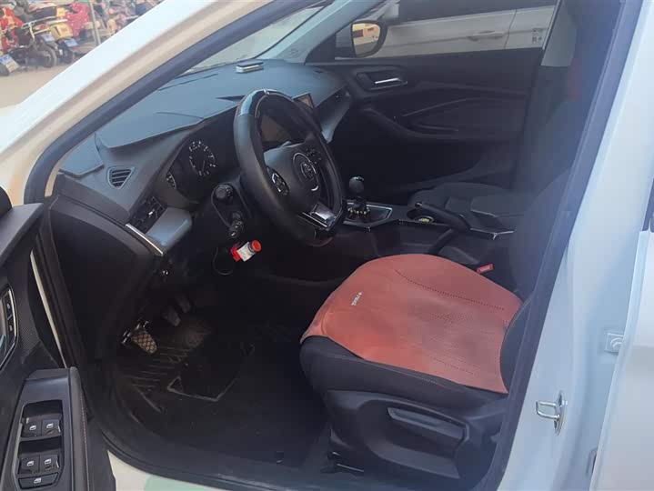 MG Motor 5 2023 2023款 180DVVT 手动风尚版