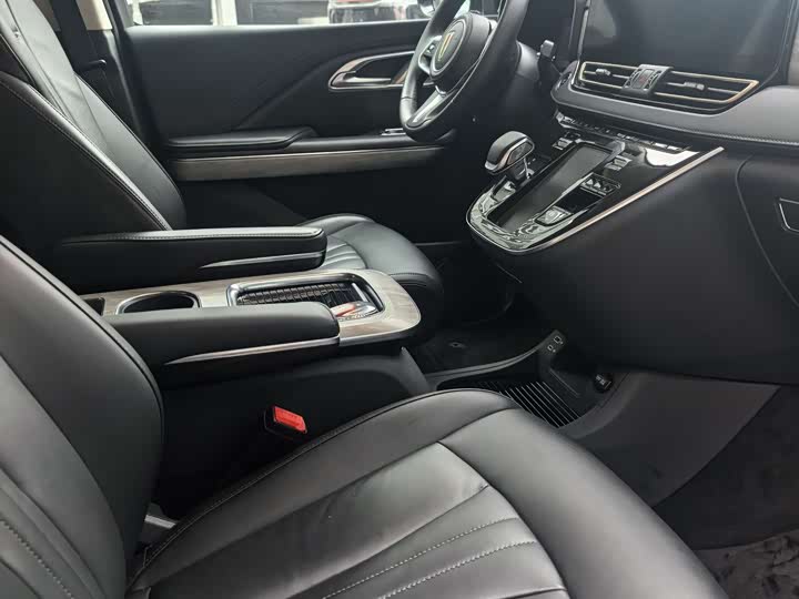 2024 Hongqi HQ9 Hybrid