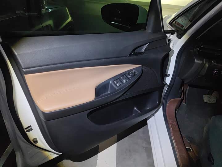 Buick GL6 2021 2021款 323T 轻混动互联豪华型