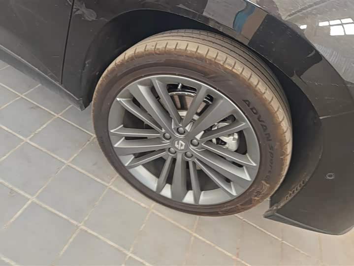 Leapmotor C16 2026 2026款 增程 280激光雷达智尊版 6座