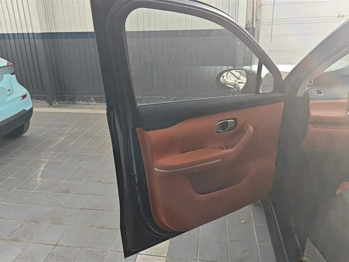 Leapmotor C16 2026 2026款 增程 280激光雷达智尊版 6座