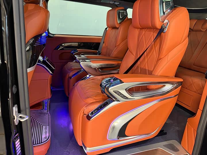 Mercedes-Benz Vito 2024 2024款 2.0T 精英版 7座