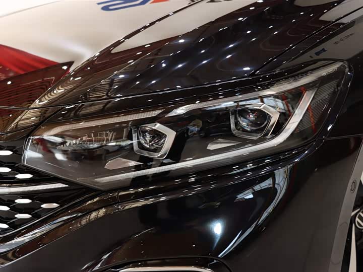 Volkswagen Passat 2025 2025款 出众款 380TSI 星空龙耀版