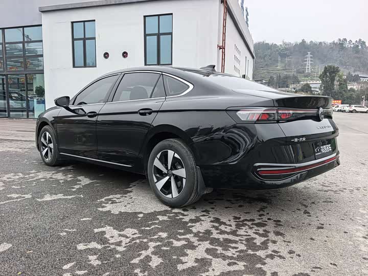 Volkswagen Magotan 2026 2026款 300TSI 尊享版显眼包