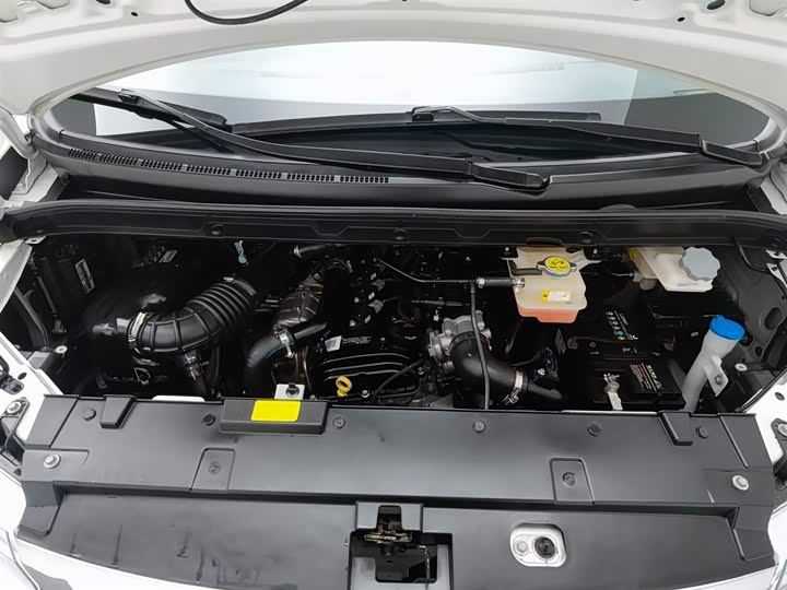 JAC Refine M3 2025 2025款 PLUS 1.5T 手动经典版 7座