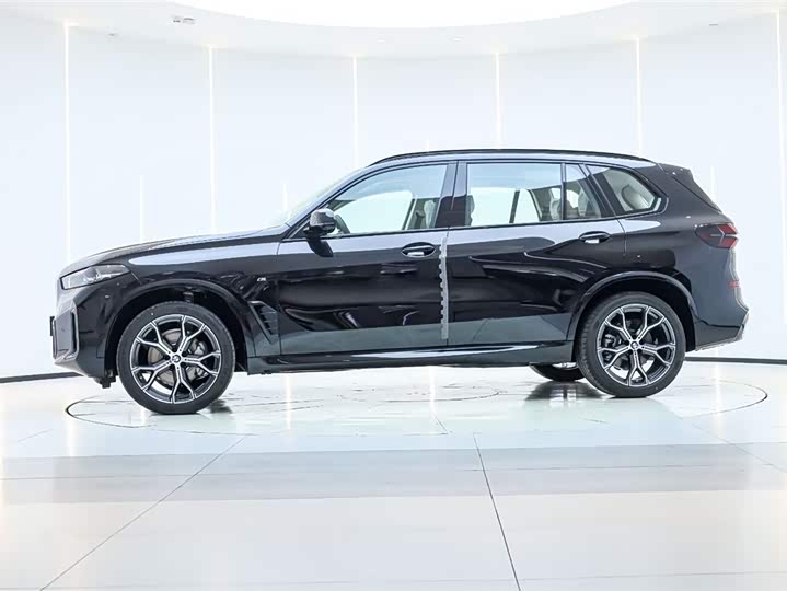 BMW X5 2025 2025款 xDrive 30Li 尊享型M运动曜夜套装