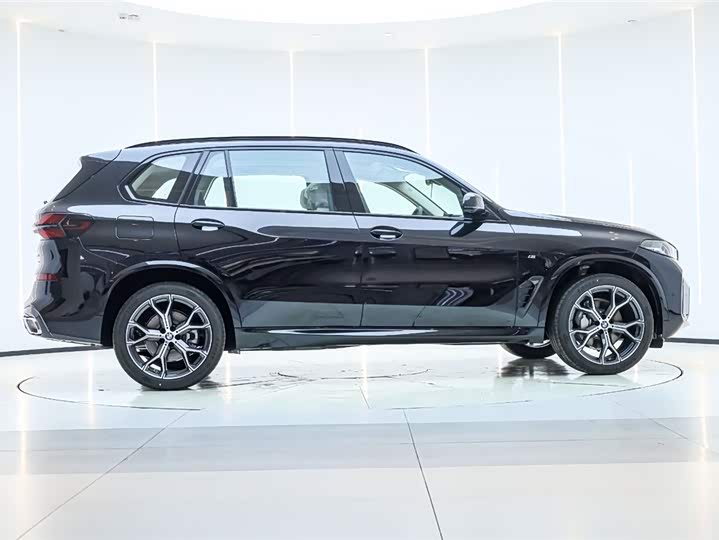 BMW X5 2025 2025款 xDrive 30Li 尊享型M运动曜夜套装