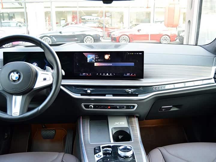 BMW X5 2025 2025款 xDrive 40Li M运动曜夜套装