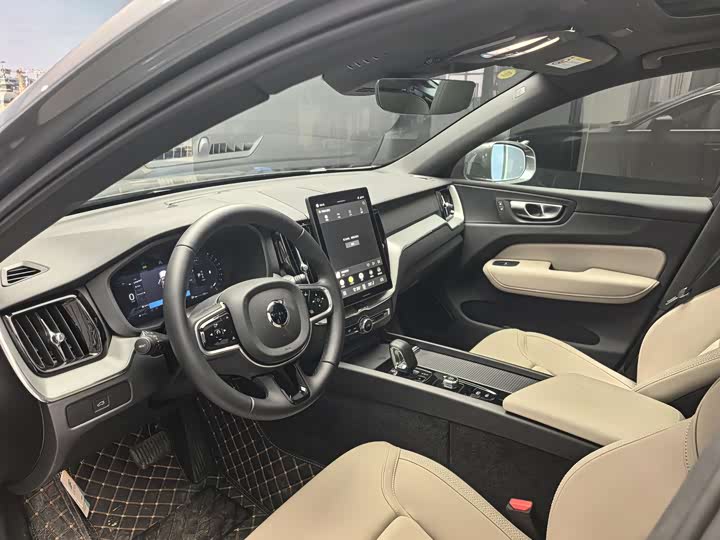 Volvo XC60 2026 2026款 B5 四驱智逸豪华版