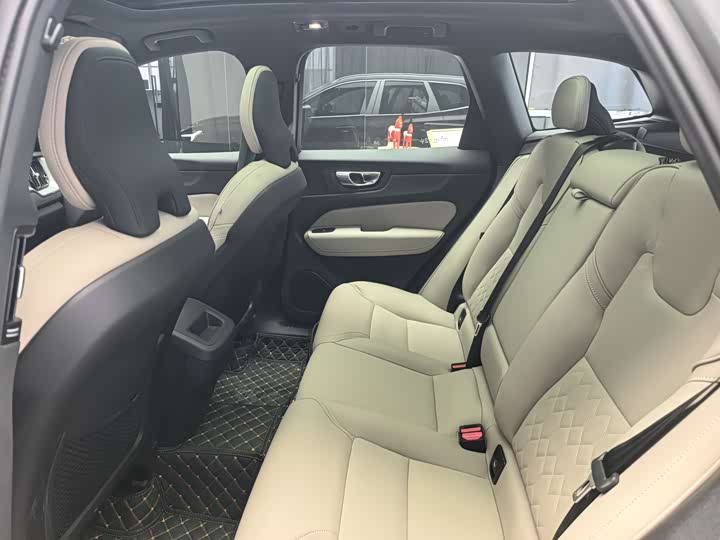 Volvo XC60 2026 2026款 B5 四驱智逸豪华版