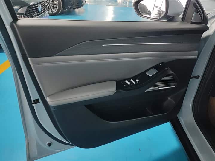 Geely Galaxy L6 2025 2025款 EM-i 140km 探索+版