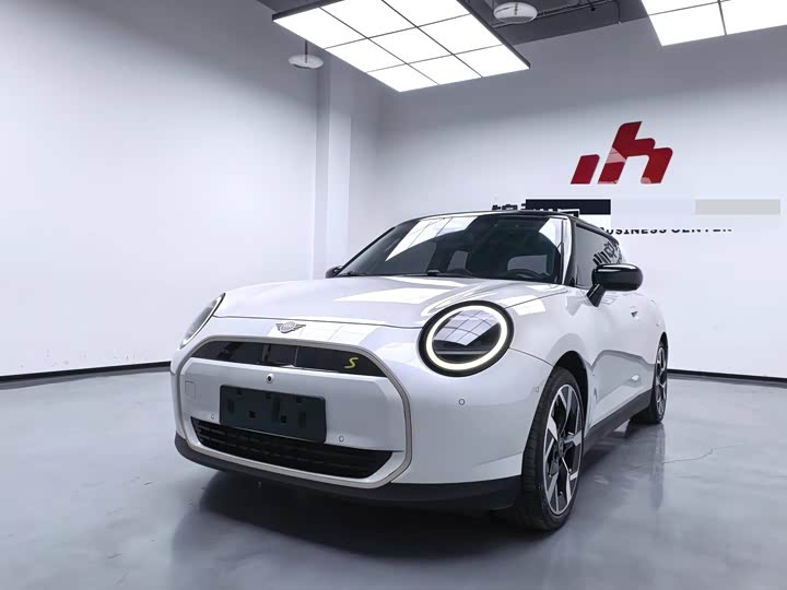 Mini Cooper 2024 2024款 452km COOPER SE 艺术家