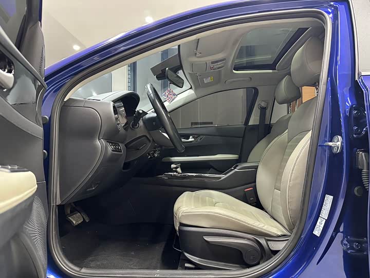 Kia K3 2023 2023款 1.5L CVT尊贵版