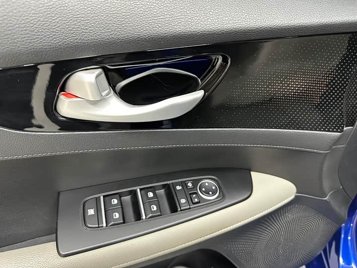 Kia K3 2023 2023款 1.5L CVT尊贵版