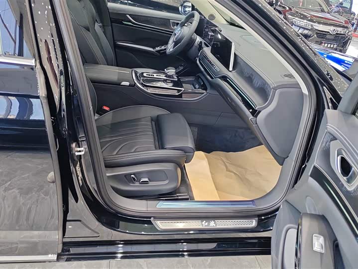Hongqi H9 2025 2025款 2.0T 两驱旗享豪华商务版 5座
