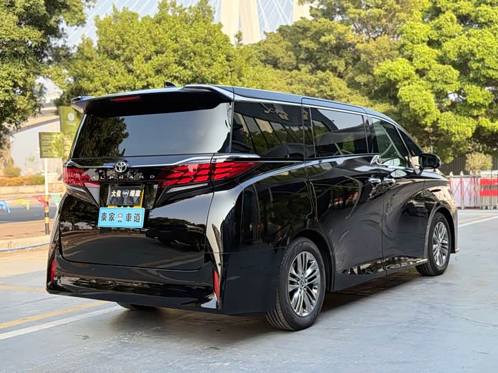2025 Toyota Alphard
