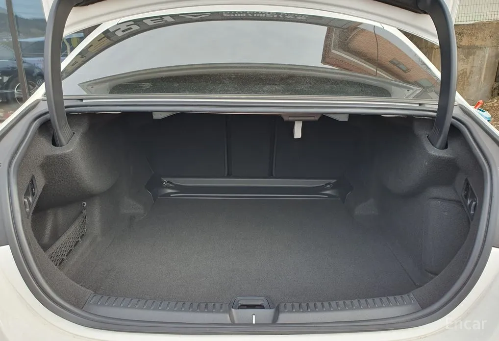 Mercedes-Benz E-Class 2024 E220d 4MATIC Exclusive