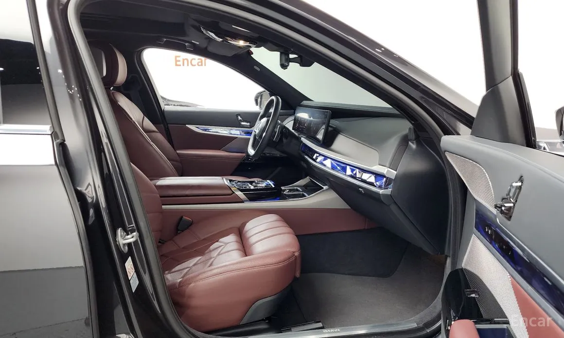 BMW 7 Series 2022 740i sDrive Design Pure Excellence