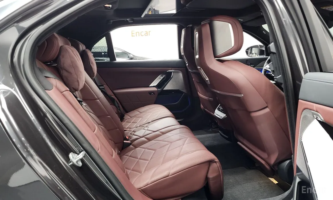 BMW 7 Series 2022 740i sDrive Design Pure Excellence