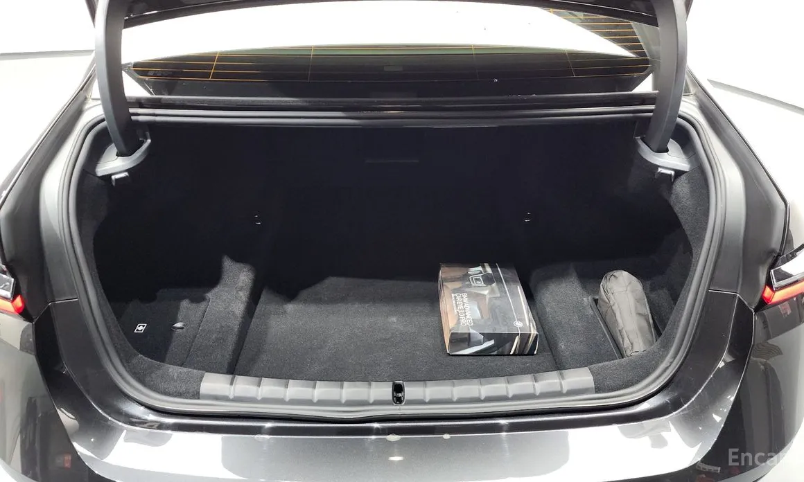 BMW 7 Series 2022 740i sDrive Design Pure Excellence