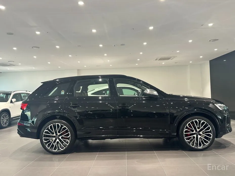 Audi SQ7 2023 4.0 TFSI Quattro