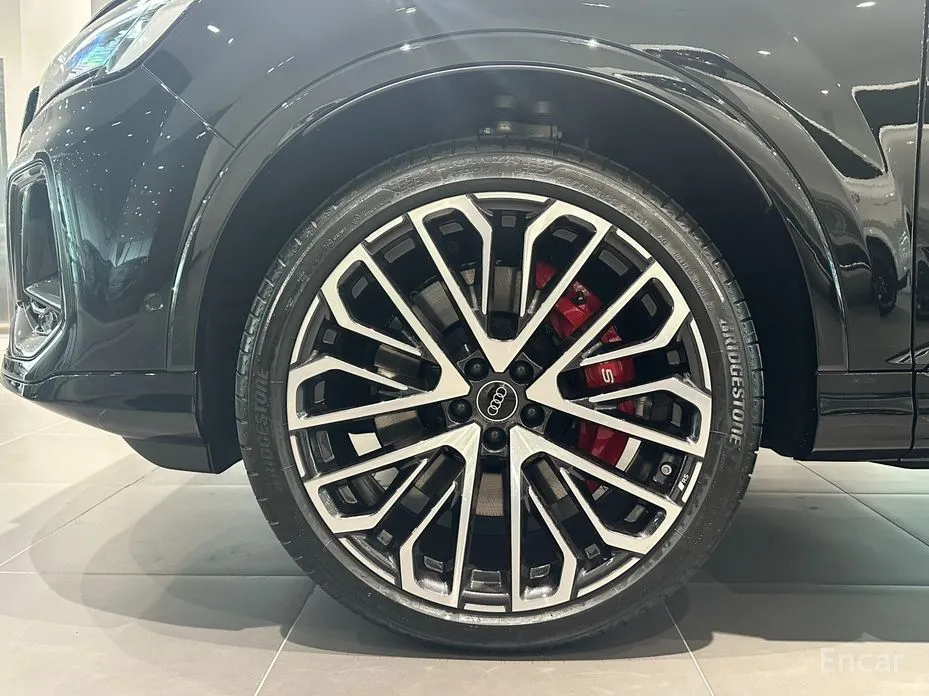 Audi SQ7 2023 4.0 TFSI Quattro