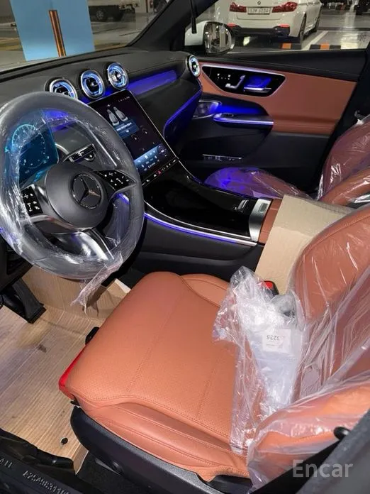 Mercedes-Benz GLC-Class 2023 GLC300 4MATIC Avnatgarde Coupe