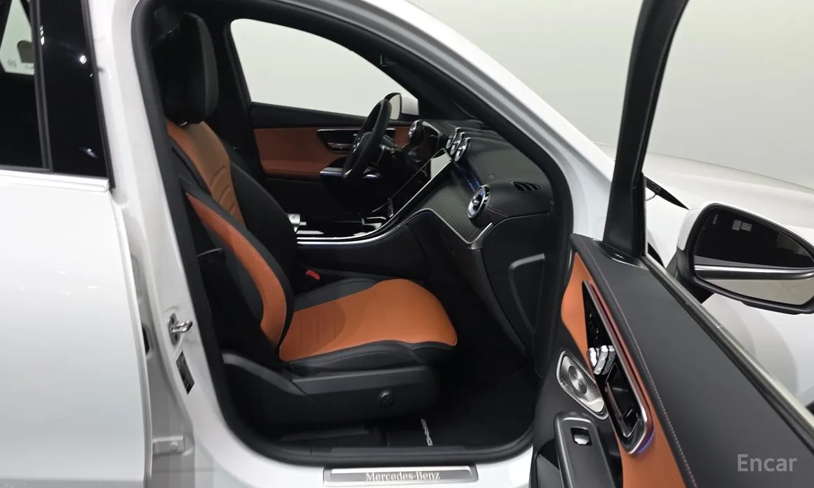 Mercedes-Benz GLC-Class 2023 GLC300 4MATIC AMG Line
