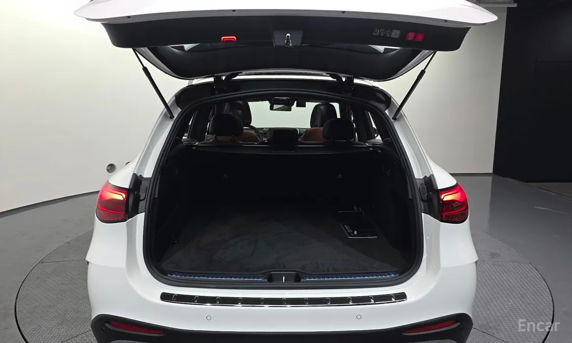 Mercedes-Benz GLC-Class 2023 GLC300 4MATIC AMG Line